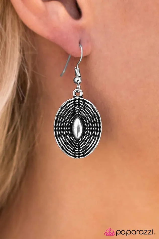 Earrings Paparazzi Jewelry Paparazzi Earring Chasing Comets Silver