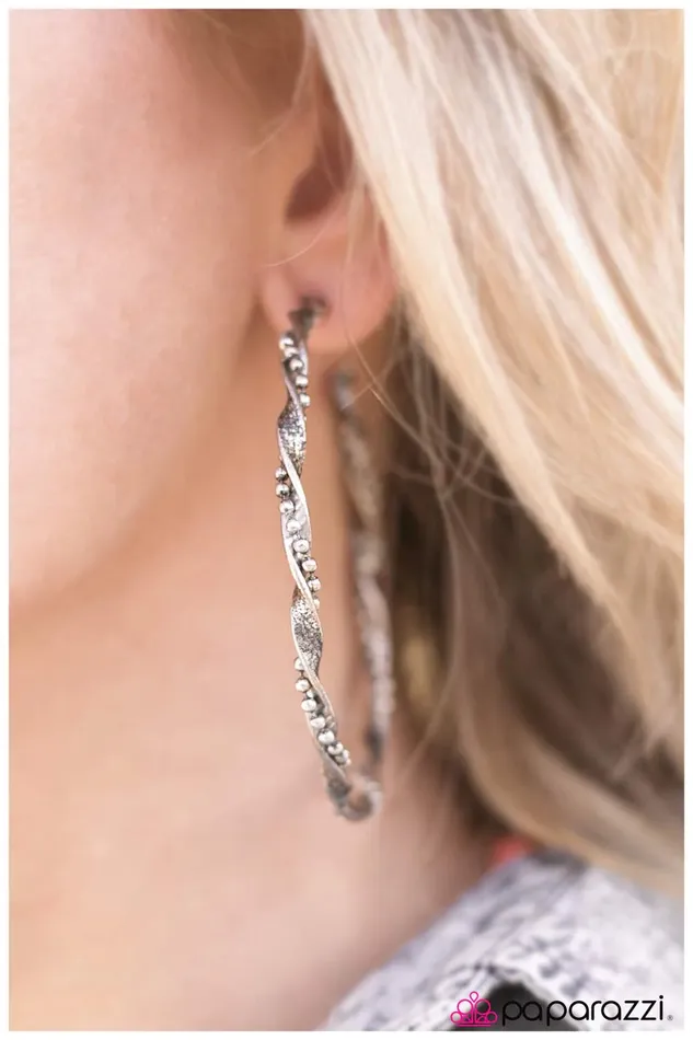 Paparazzi Jewelry Paparazzi Earring Twister Silver Earrings