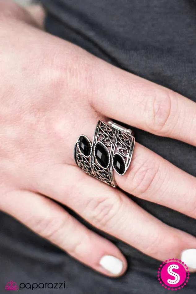 Paparazzi Jewelry Rings Paparazzi Ring Wrapped In Elegance Black