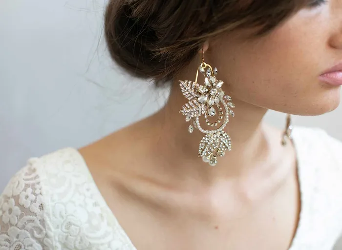 Earrings twigs honey Regal gold flower and leaf chandelier earrings Style 910