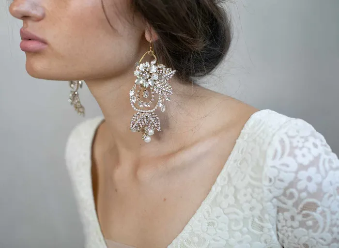 Earrings twigs honey Regal gold flower and leaf chandelier earrings Style 910
