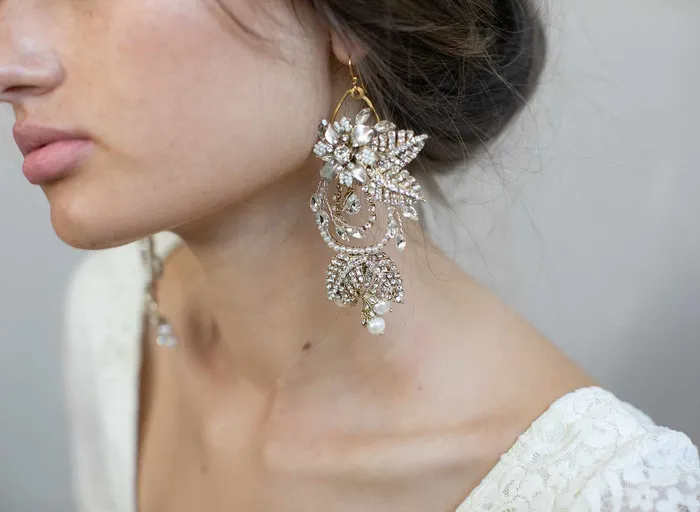Earrings twigs honey Regal gold flower and leaf chandelier earrings Style 910
