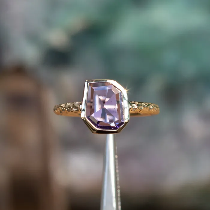 Discovery Gems Rings 114ct Geo Slice Purple Sapphire Evergreen Low Profile Bezel Solitaire Ring in 14k Yellow Gold