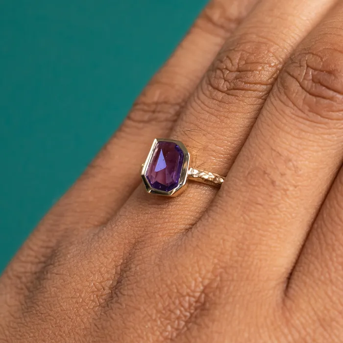Discovery Gems Rings 114ct Geo Slice Purple Sapphire Evergreen Low Profile Bezel Solitaire Ring in 14k Yellow Gold