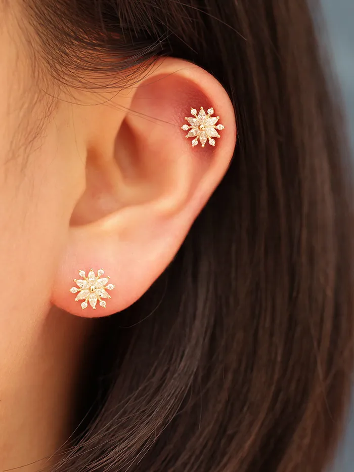 Earrings MinimalBijoux 14K Gold Crystal Snow Cubic Cartilage Earring 20G