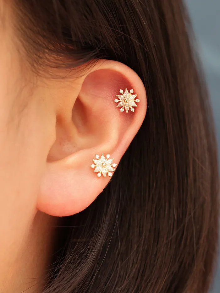 Earrings MinimalBijoux 14K Gold Crystal Snow Cubic Cartilage Earring 20G