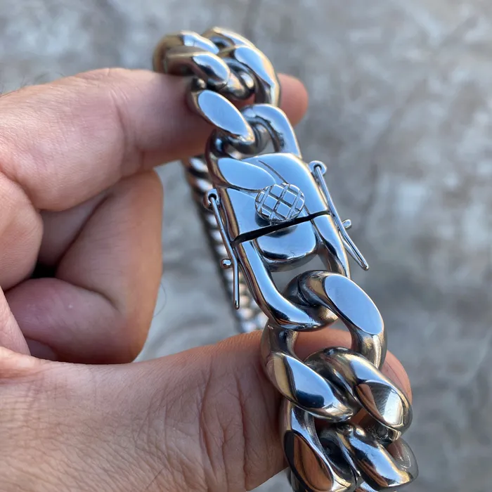 316L Stainless Steel Chain Miami Cuban Link Necklace 18 x 20MM Bling Cartel Necklaces 316L Stainless Steel Chain Miami Cuban Link Necklace 18 x 20MM Bling Cartel Necklaces