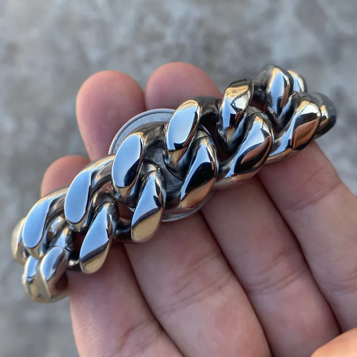 316L Stainless Steel Chain Miami Cuban Link Necklace 18 x 20MM Bling Cartel Necklaces 316L Stainless Steel Chain Miami Cuban Link Necklace 18 x 20MM Bling Cartel Necklaces