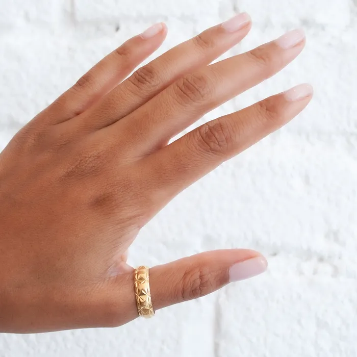 Antique Vintage Jewelry Rings Wide Faceted Gold Band