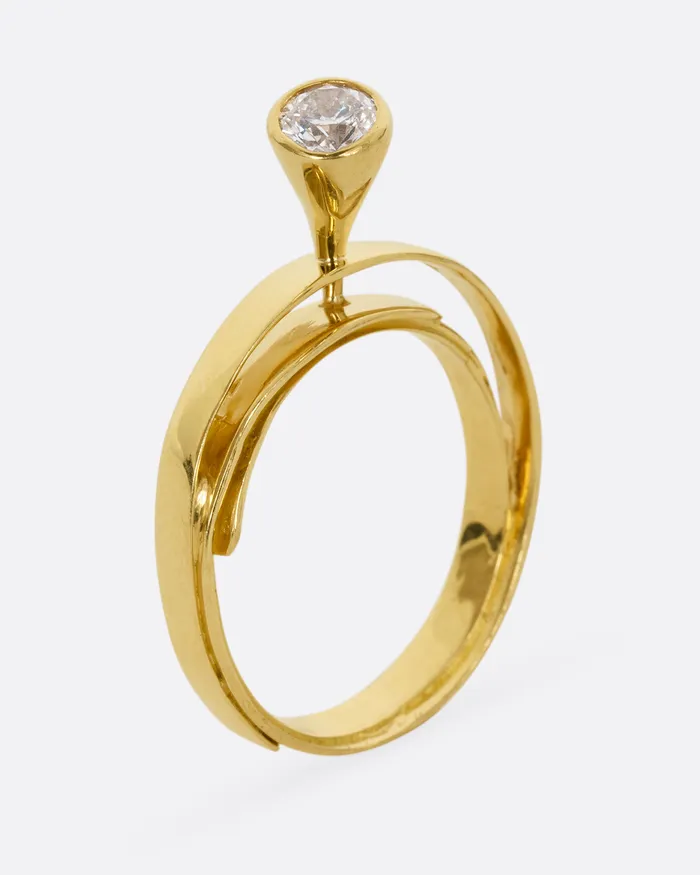 KIKA ALVARENGA Rings Solitario Raised Diamond Ring