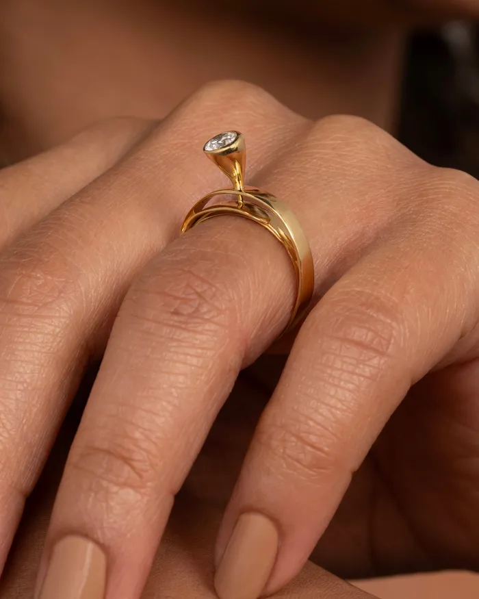 KIKA ALVARENGA Rings Solitario Raised Diamond Ring KIKA ALVARENGA Rings Solitario Raised Diamond Ring