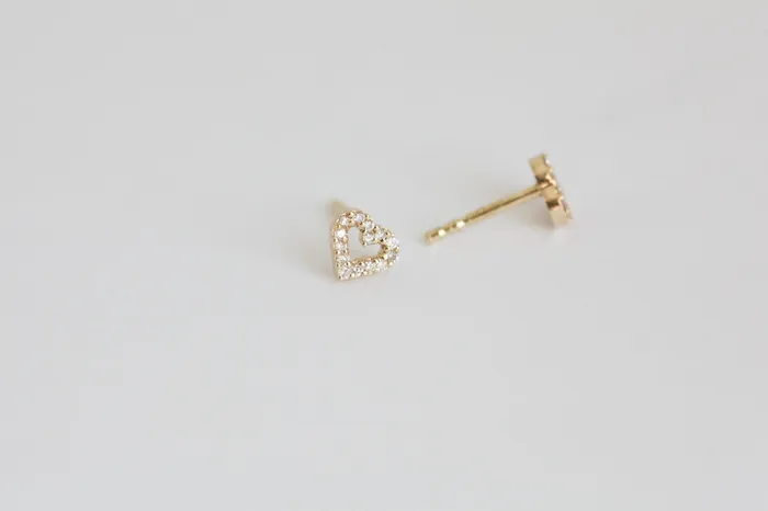 Capucinne Earrings Delicate Diamond HeartShaped Gold Stud Earrings