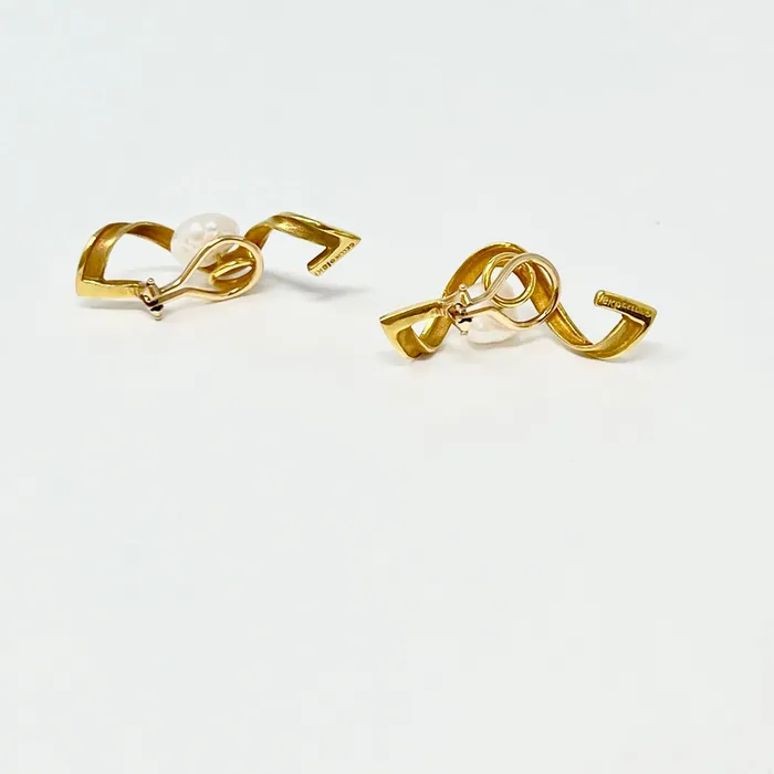 Cellino PreStyled Sets Cellino 18K Gold Earclips with Biwa Pearl
