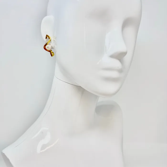Cellino PreStyled Sets Cellino 18K Gold Earclips with Biwa Pearl
