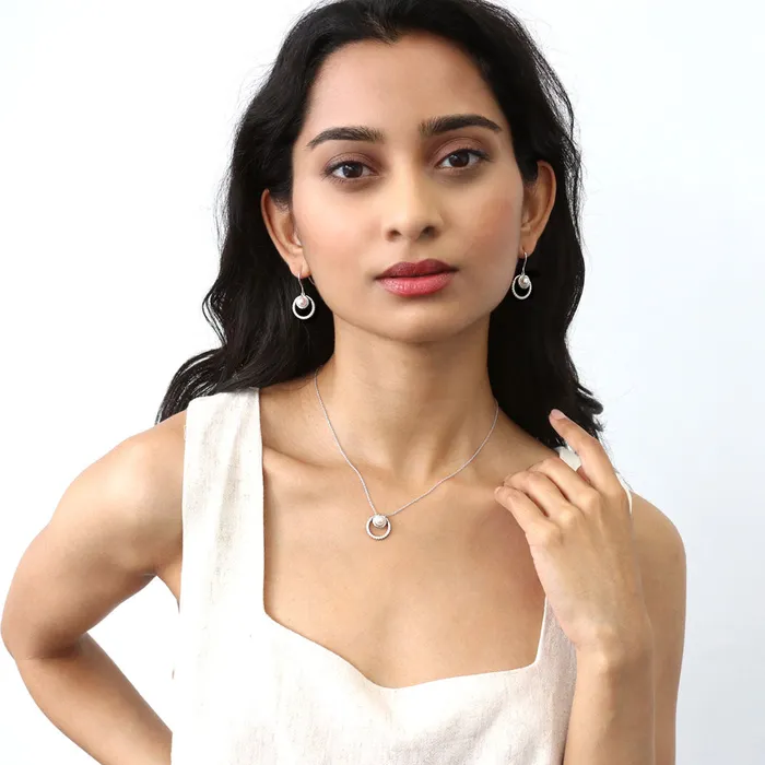 Rings BERRICLE Open Circle Round Imitation Pearl Set in Sterling Silver