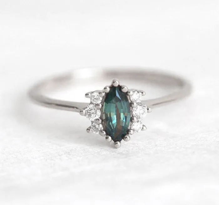 Rings Capucinne Aneira Teal Blue Sapphire Diamond Ring