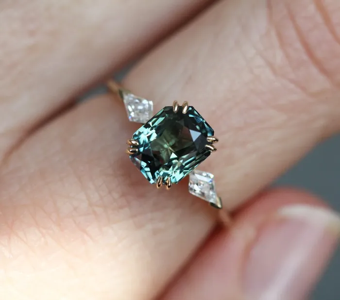 Rings Capucinne Maeve Sapphire Diamond Ring