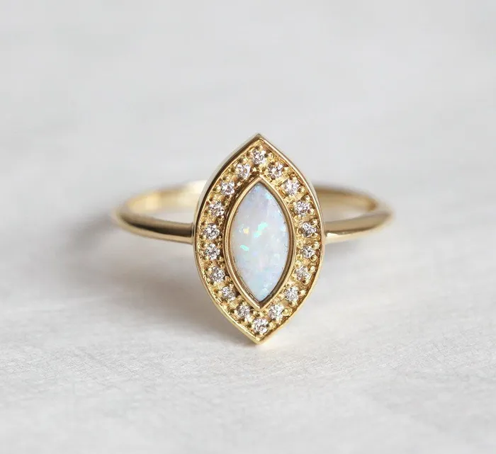 Rings capucinne Rihanna Marquise Opal Ring